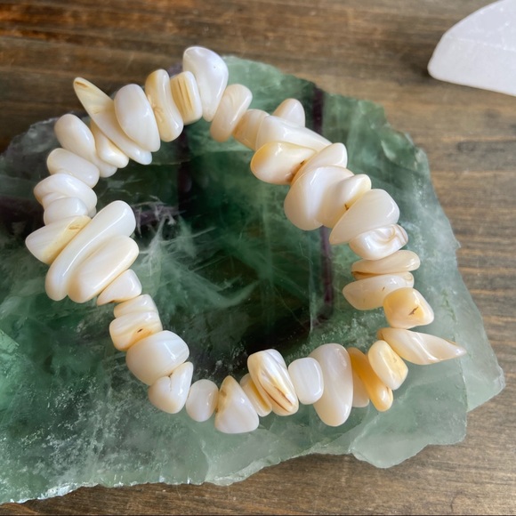 Alquimia Jewelry - WHITE CORAL CHUNKY CHIPS BRACELET